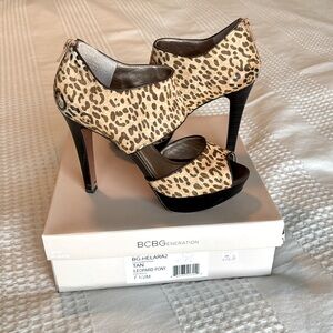 BCBG Generation platform heels 7.5
